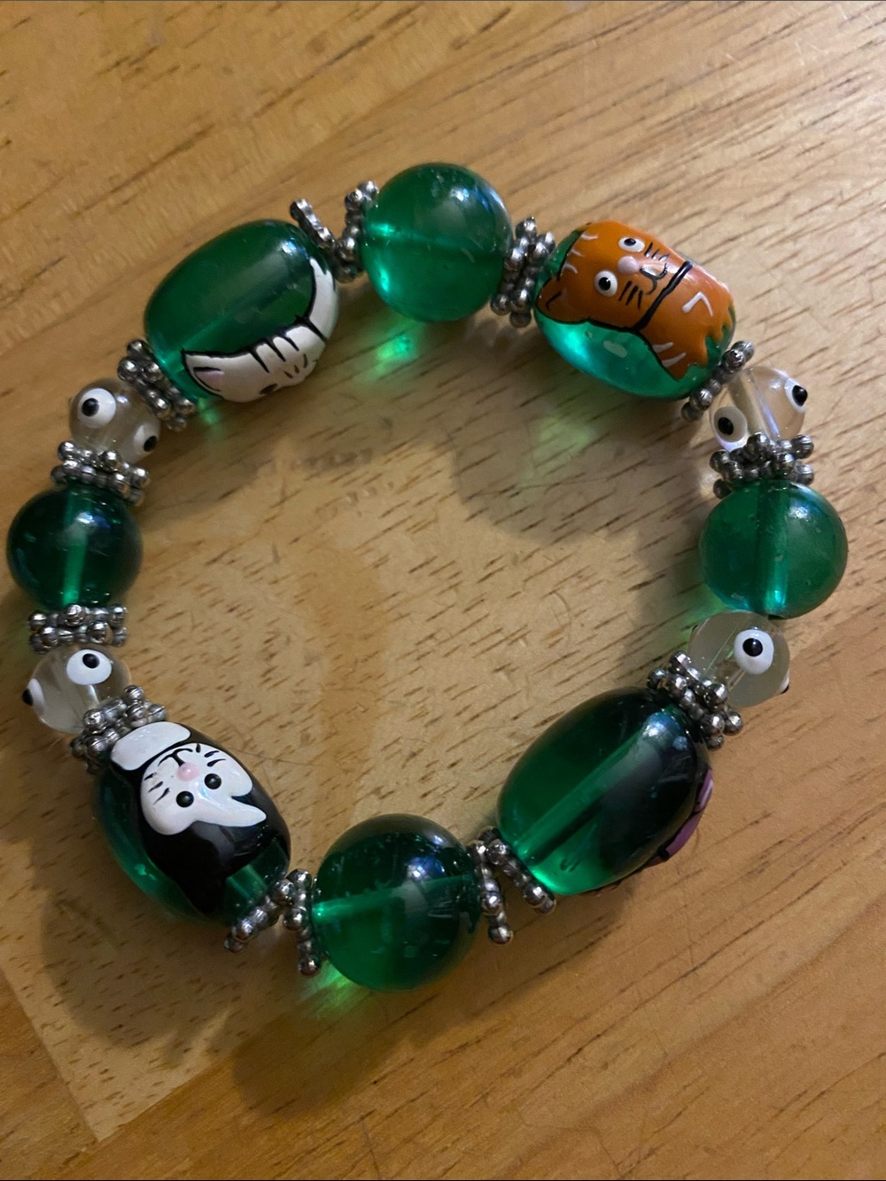 V! Green and silver tone bracelet pre-owned condition